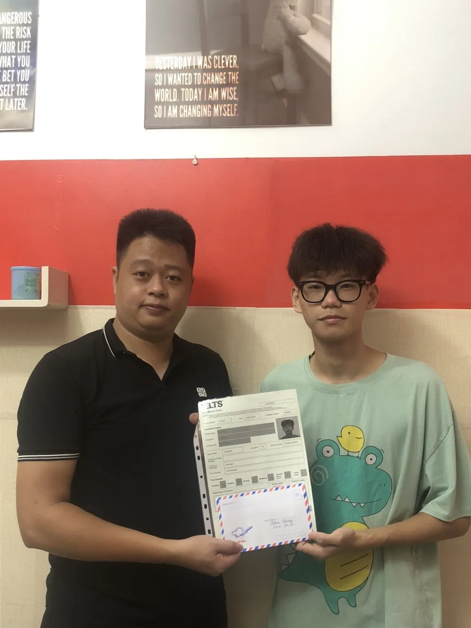 Nguyễn Gia Minh nhận chứng chỉ IELTS