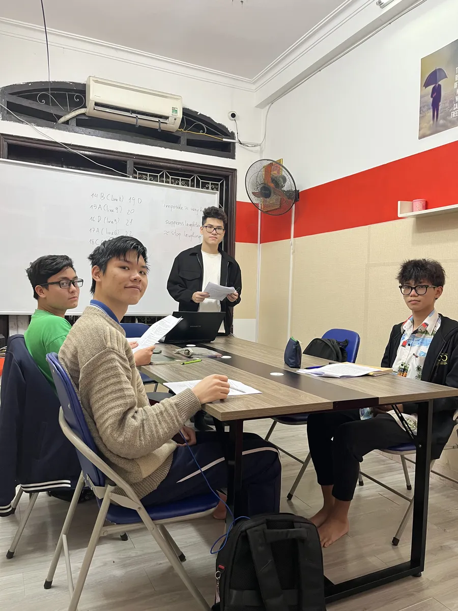 Lớp học thảo luận nhóm