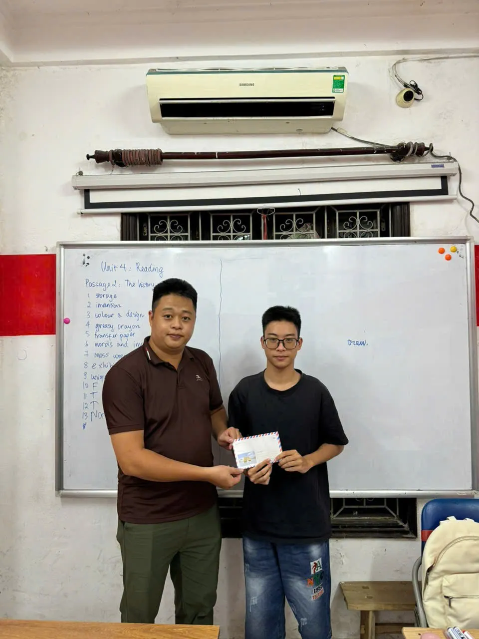 Trao chứng chỉ IELTS cho học viên