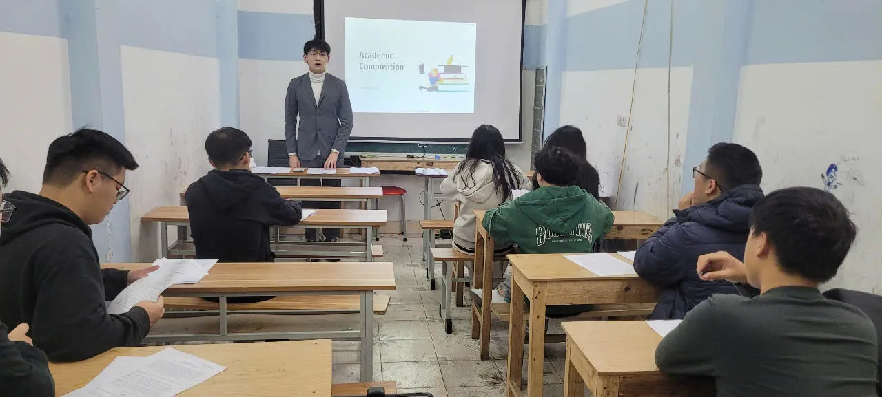 Học viên lắng nghe workshop